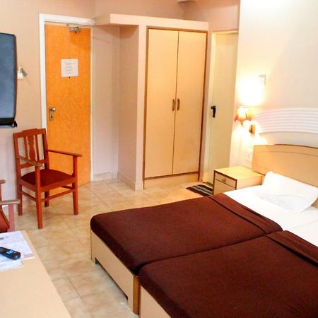 Hotel Amigo Plaza Colva Exterior foto