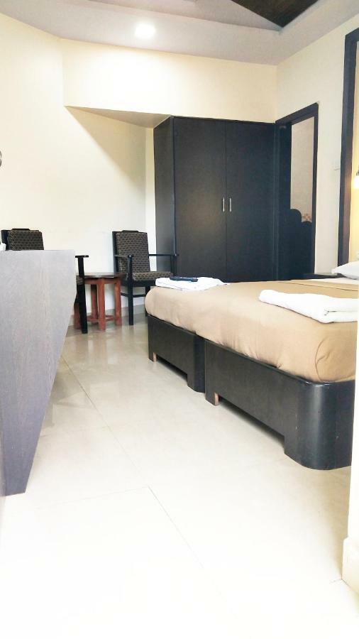 Hotel Amigo Plaza Colva Exterior foto
